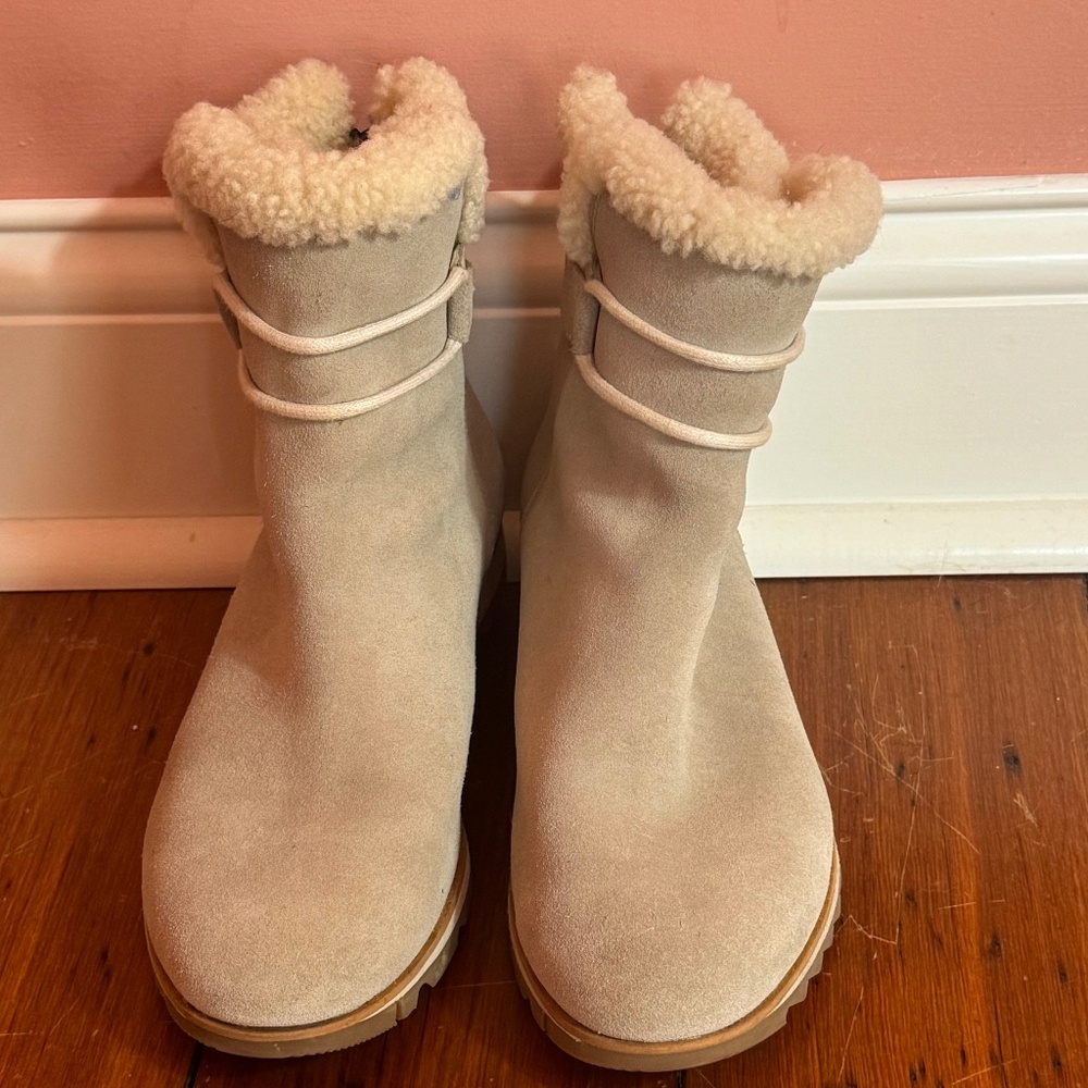 Sorel Size 8 Light Beige (or stone) Colored Suede Boots with Shearling L…